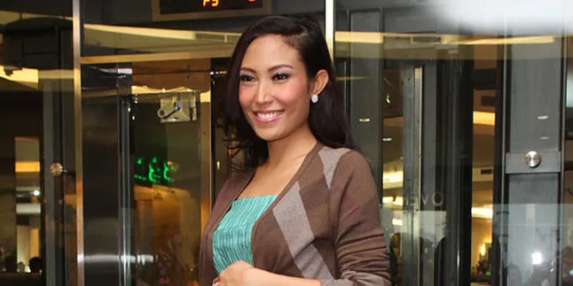 Ayu Dewi: JLo Itu Tak Menua