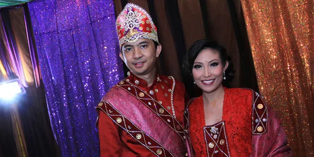 Ayu Dewi Pentingkan Agama Daripada Bahasa Inggris