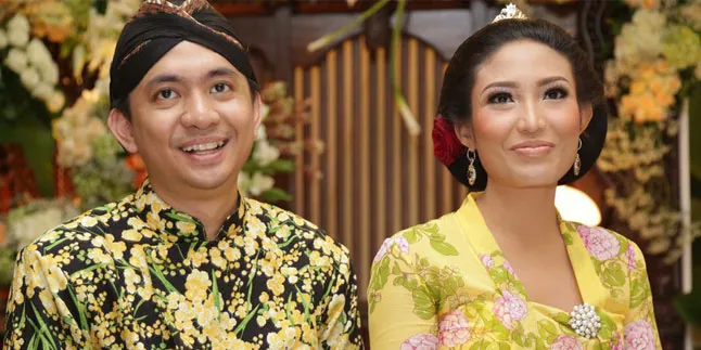 Ayu Dewi Tolak Acara Turun Tanah Anaknya Dikatakan Mewah
