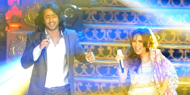 Ayu Ting Ting Ajari Shaheer Sheikh Nyanyi 'Alamat Palsu' Ayu Ting Ting Ajari Shaheer Sheikh Nyanyi 'Alamat Palsu'