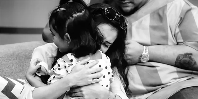 Ayu Ting Ting Bakal Izinkan Enji Untuk Ketemu Bilqis dengan Syarat