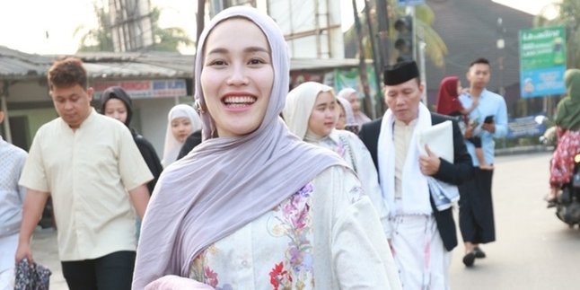 Ayu Ting Ting Cancels Making Committee Uniform for This Year's Eid al-Adha Due to Busy Schedule