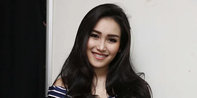 Ayu Ting Ting Jadi Artis Paling Kontroversial di Silet Awards, Umi Kalsum Buka Suara