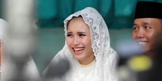 Ayu Ting Ting Keukeuh Kalau Enji Telah Jatuhkan Talak