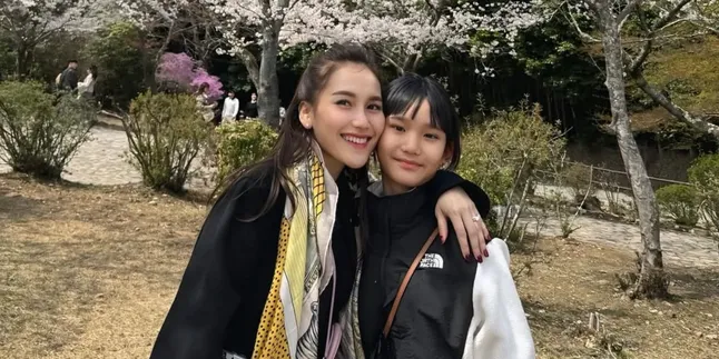 Ayu Ting Ting Kompak Bak Kakak Adik dengan Putrinya,  Akui Suka Pakai Skincare Bilqis