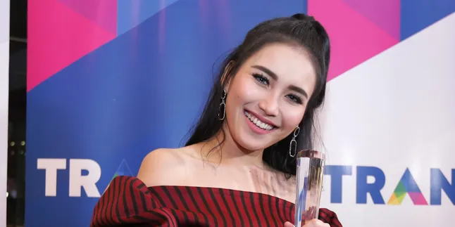 Ayu Ting Ting Korbankan Waktu Bersama Anak Karena Pekerjaan