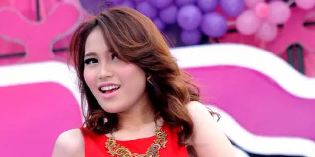Ayu Ting Ting Kunjungi Keluarga Enji