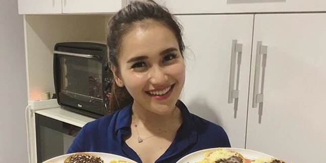 Ayu Ting Ting Continues to Cook During #StayAtHome, Syifa: She Switched Professions from Singer to MasterChef Judge