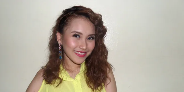Ayu Ting Ting Wujudkan Keinginan Punya Rambut Keriting Ayu Ting Ting Wujudkan Keinginan Punya Rambut Keriting