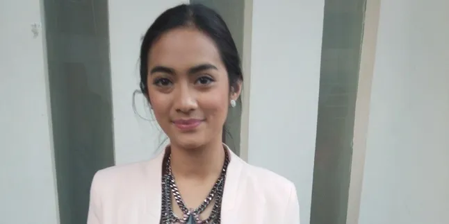 Ayudia Bing Slamet Nikah Sambil 'Reuni' Sekolah