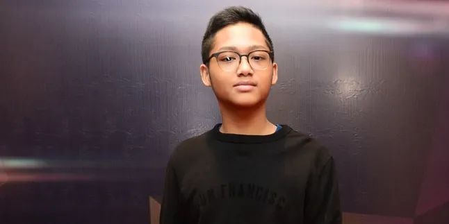 Azriel Hermansyah Wisuda, Krisdayanti Datang Beri Kejutan Azriel Hermansyah Wisuda, Krisdayanti Datang Beri Kejutan