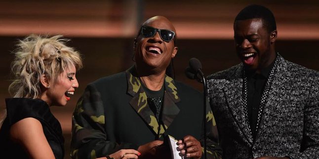 Baca Nominasi, Stevie Wonder Diberi Kertas Berhuruf Braille