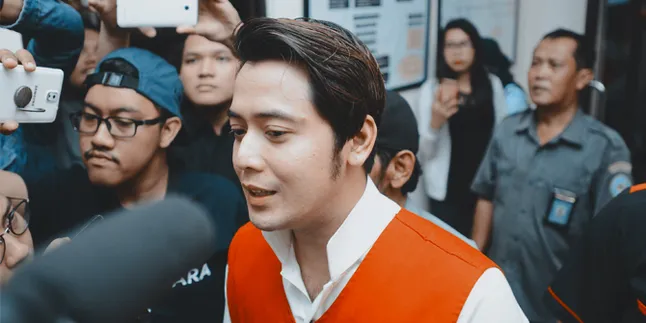 Baca Nota Pembelaan, Kriss Hatta Nangis di Pengadilan