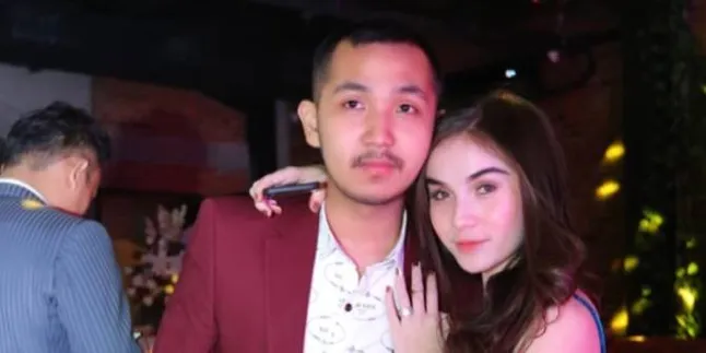 Bahagia, Elina Joerg dapat THR Berupa Mobil Alphard dari Gusti Ega Sang Kekasih Bahagia, Elina Joerg dapat THR Berupa Mobil Alphard dari Gusti Ega Sang Kekasih