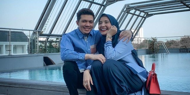 Happy to See Husband Happy, Zaskia Sungkar Gives Expensive Bicycle Gift to Irwansyah