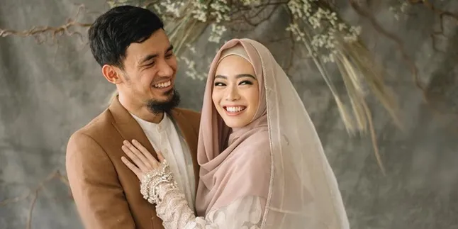 Bahagia Makin Terasa, Orang Ini Hadir di Pernikahan Lindswell Kwok dan Achmad Hulaefi