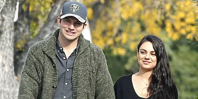 Bahagia, Mila Kunis & Ashton Kutcher Jalan-jalan Bareng 2 Anak Bahagia, Mila Kunis & Ashton Kutcher Jalan-jalan Bareng 2 Anak