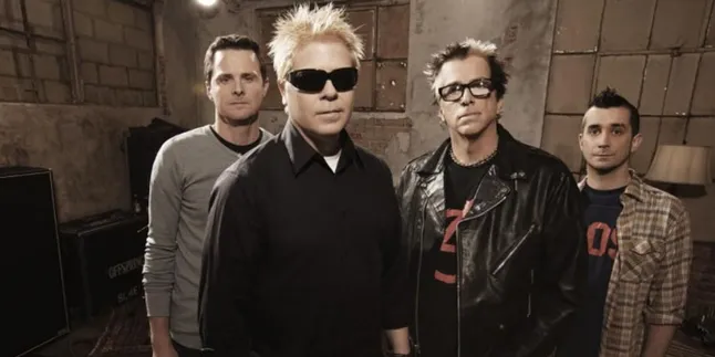 Bahas HIV, Frontman The Offspring Dapat Gelar Ph.D!