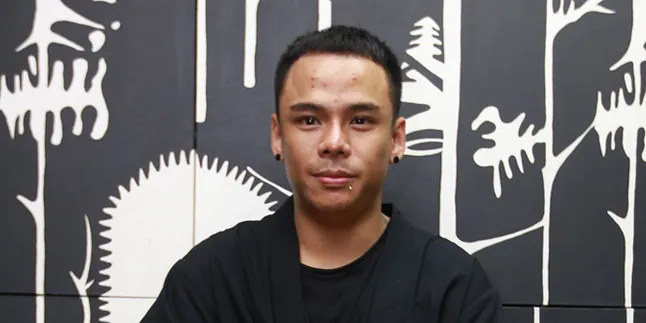 Bahasa Sanskerta, Ini Arti Tato di Tangan Teza Sumendra Bahasa Sanskerta, Ini Arti Tato di Tangan Teza Sumendra