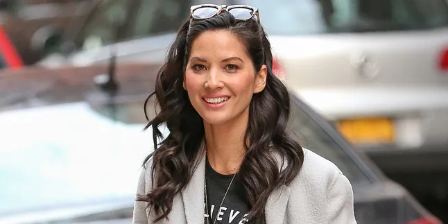 Baju Psylocke Terlalu Sempit, Olivia Munn Harus Pakai Pelumas!