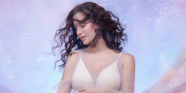Bak Bidadari! Cantiknya Marissa Nasution Pemotretan Maternity Pakai Dress Putih Bak Bidadari! Cantiknya Marissa Nasution Pemotretan Maternity Pakai Dress Putih