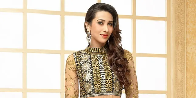 Bak Ratu Kecantikan, Karisma Kapoor Tampil Simple nan Memukau Bak Ratu Kecantikan, Karisma Kapoor Tampil Simple nan Memukau