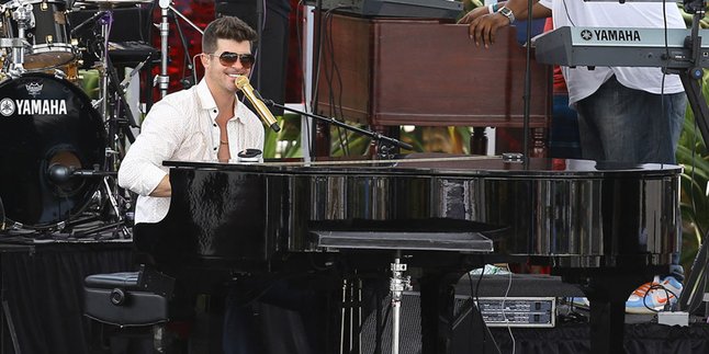 Bakal Cerai, Robin Thicke Galau di Panggung