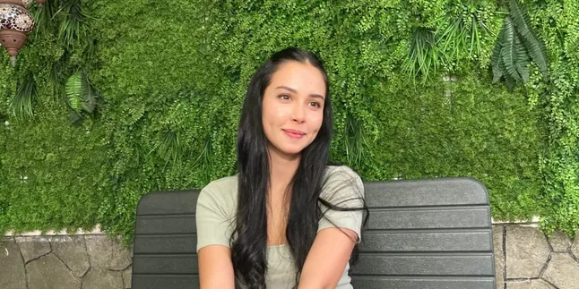 Bakal Menikah 1 Oktober 2022 dengan Pengusaha Kripto, Estelle Linden Ceritakan Perjalanan Cintanya Bakal Menikah 1 Oktober 2022 dengan Pengusaha Kripto, Estelle Linden Ceritakan Perjalanan Cintanya
