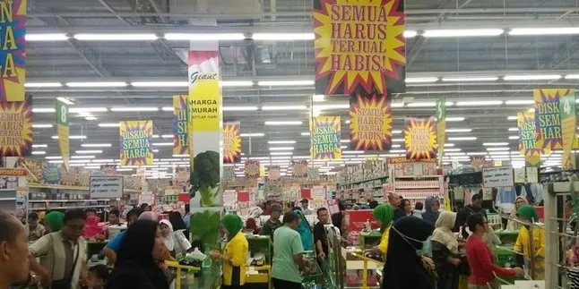 Bakal Tutup Sejumlah Gerai, Giant Diskon Besar - Besaran