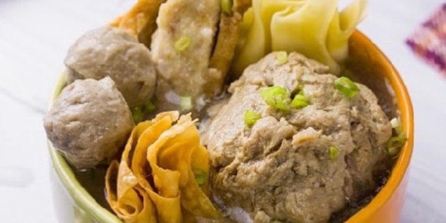 Bakso Rudal Iga, Unique-shaped Meatball with Spicy and Delicious Broth