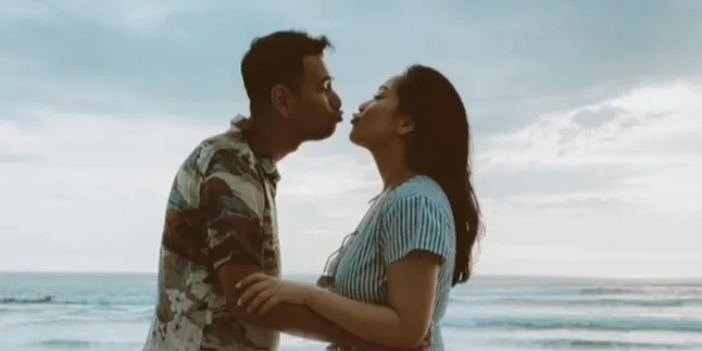 Balas Dendam! Nagita Slavina Posting Foto Raffi Ahmad Tidur Menganga Balas Dendam! Nagita Slavina Posting Foto Raffi Ahmad Tidur Menganga
