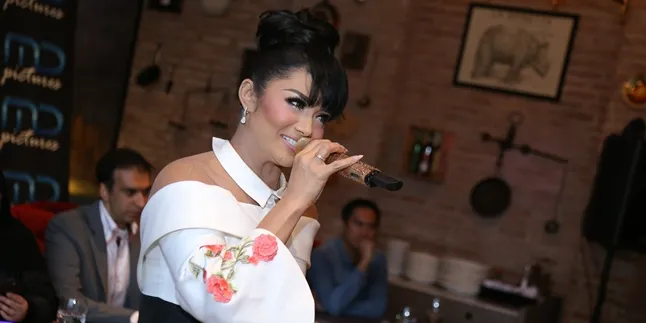 Balas Komentar Haters Terkait Operasi Ketek, Ini Kata Krisdayanti