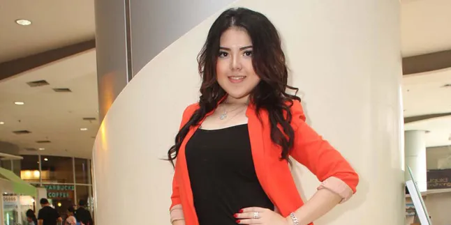 Balik Bersolo Karir, Tina Toon Rilis Siapa Kamu