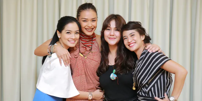 Balik Dari Jogja, Genk Cinta Buka Syuting di Jakarta Dengan Wefie Balik Dari Jogja, Genk Cinta Buka Syuting di Jakarta Dengan Wefie