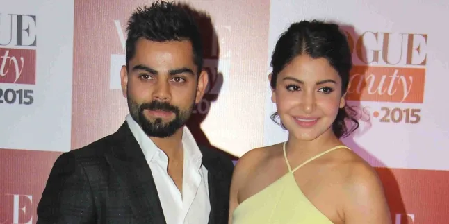 Balikan, Anushka Sharma dan Virat Kohli Pelukan Mesra di Bandara
