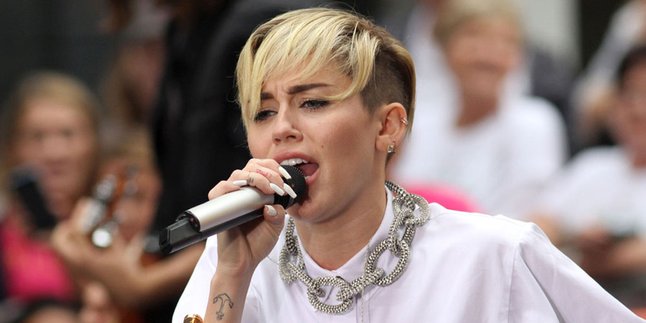 Bangerz Tour Dapat Kritikan Keras, Miley Cyrus Down