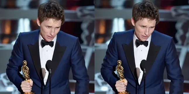 Bangga, Stephen Hawking Ucapkan Selamat Kepada Eddie Redmayne