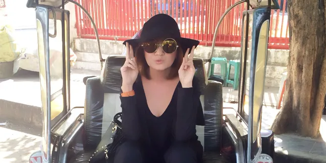 Bangkitkan Kenangan, Kiki Amalia Nge-DJ di Atas Becak Bangkitkan Kenangan, Kiki Amalia Nge-DJ di Atas Becak