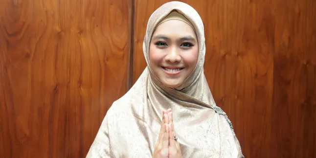 Bangun Masjid, Oki Setiana Dewi Juga Ingin Dirikan Pesantren Bangun Masjid, Oki Setiana Dewi Juga Ingin Dirikan Pesantren