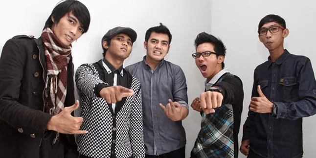 Banjir dan Kabut Jadi Pengalaman Tur Aira Band