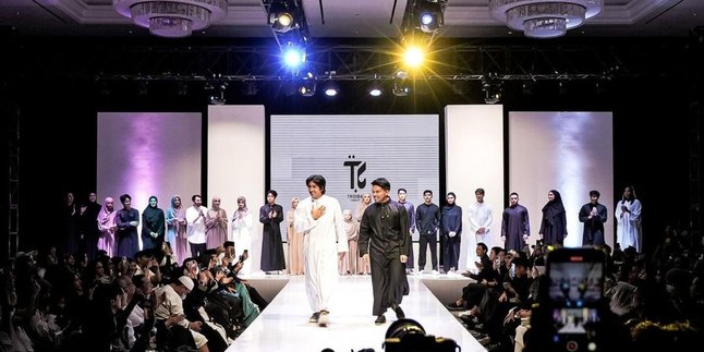 Flood Prayers from Netizens, This is Thariq Halilintar's Appearance Strutting on the Catwalk Wearing Muslim Clothing