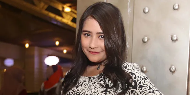 Banjir Kado, Prilly Latuconsina Belum Sempat Buka Semuanya Banjir Kado, Prilly Latuconsina Belum Sempat Buka Semuanya