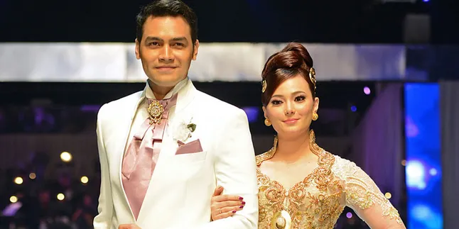 Bantah Hamil, Asmirandah Tampil Seksi Berkebaya