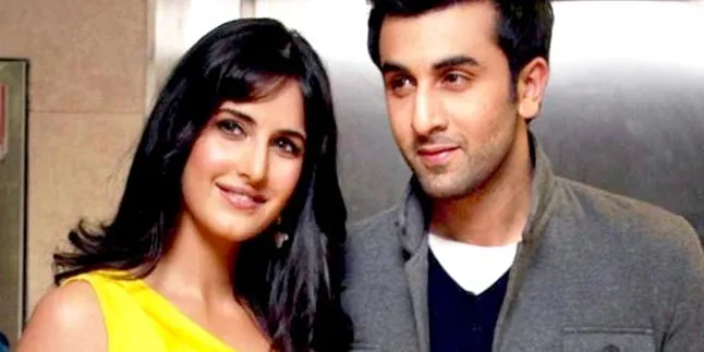 Bantah Kabar Putus, Ranbir Kapoor Cium Katrina Kaif