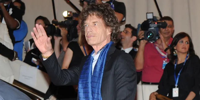 Bantu Gempa Nepal, Vokalis Legendaris Ini Rela Jadi Backing Vokal