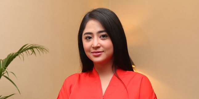 Banyak Anak Kecil di Konsernya, Dewi Perssik Tolak Goyang Sensual