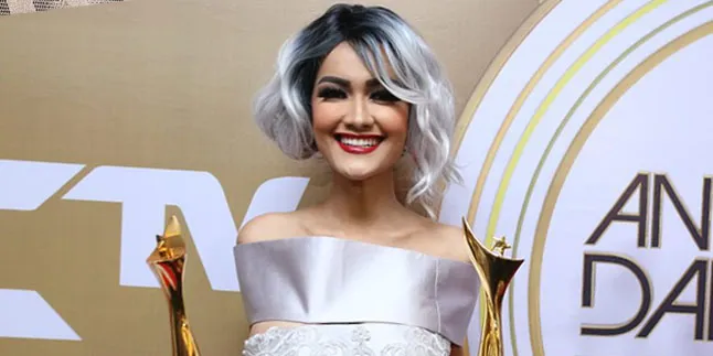 Banyak Lika-Liku Hidup di Tahun 2016, Apa Komentar Julia Perez?