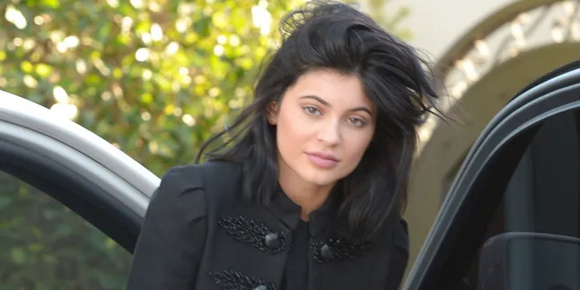 Banyak Peminat, Kylie Jenner Tak Lepaskan Bisnis Kosmetiknya