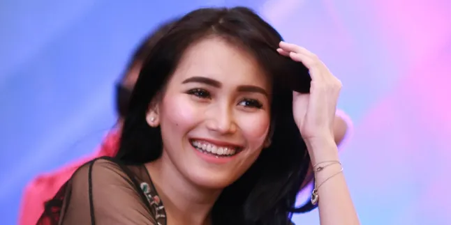 Banyak Tawaran Job, Ayu Ting Ting Tetap Setia ke 'PESBUKERS' Selama Ramadan Banyak Tawaran Job, Ayu Ting Ting Tetap Setia ke 'PESBUKERS' Selama Ramadan