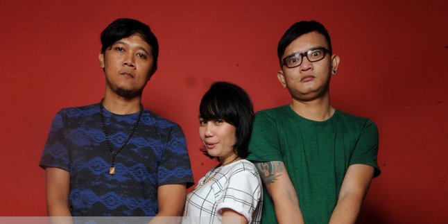 Banyaknya Orang Galau Jadi Alasan Lagu Cassandra Laris Manis